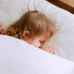 12 Tips Membiasakan Anak Tidur Sendiri Tanpa Tangis