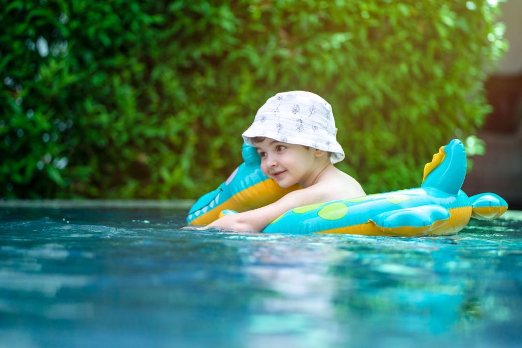 9 Tips Aman Berenang Saat Puasa di Bulan Ramadhan