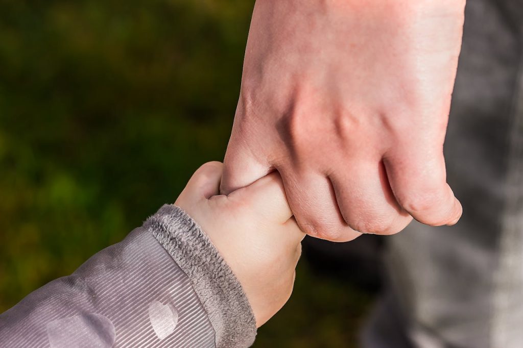 Pahami Cara Mengajarkan Sikap Empati Pada Anak Sejak Usia Dini