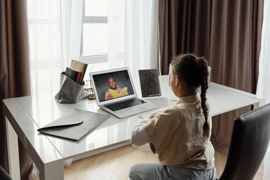 5 Kelebihan dan Kekurangan Homeschooling disertai Cara Memulainya