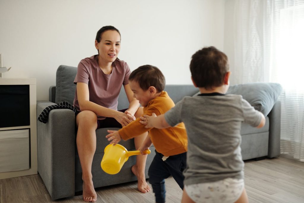 Mengasuh Anak Aktif yang Sulit Diam: Tantangan Orang Tua dan Cara Mengatasinya
