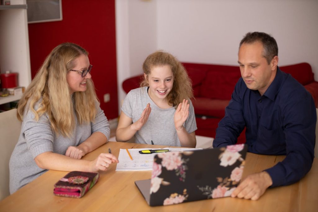 3 Contoh Jadwal Homeschooling Harian yang Efektif untuk Anak dan Mudah Diikuti