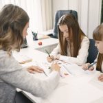 7 Cara Seru Belajar Menulis Anak SD agar Tidak Cepat Bosan dan Lebih Kreatif